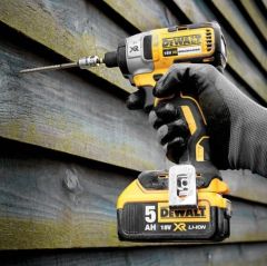 Dewalt DCF887P2-QW 18V/5.0Ah Kömürsüz Çift Bataryalı Darbeli Vidalama