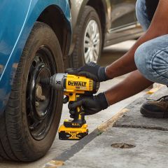 Dewalt DCF899P2-QW 18V/5.0Ah Şarjlı Kömürsüz Çift Bataryalı Somun Sıkma Makinesi